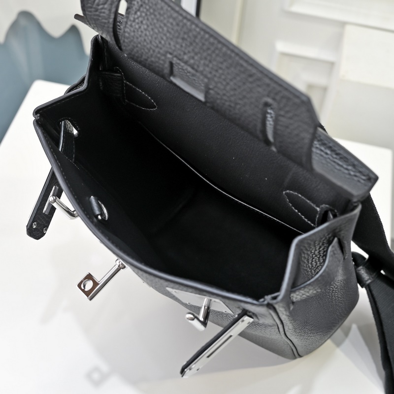 愛(ài)馬仕最帥胸包來(lái)啦 Hermes HAC A DOS 終于出了一款除了 BKc比