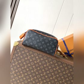 M15246橙色 頂級(jí)原單 變碼芯片163C 本款Dopp Kit梳洗包以細(xì)緻粒