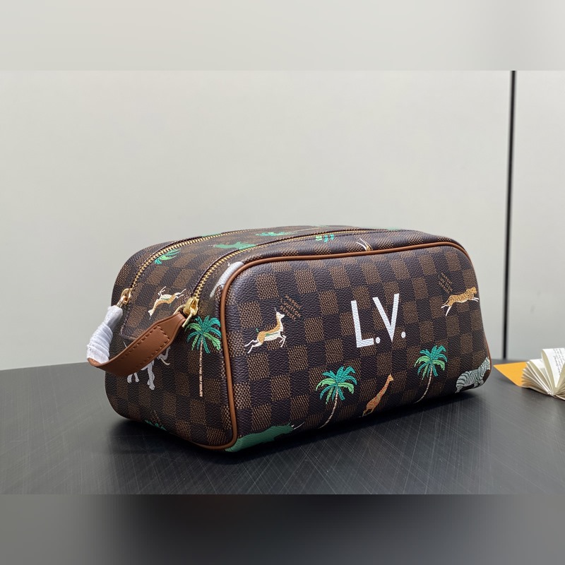 M44494啡格絲印 化妝包洗漱包 DOPP 盥洗包 路易威登標(biāo)志性的 Mono
