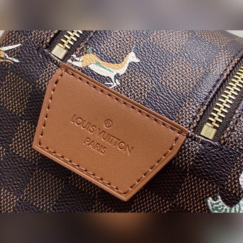 M44494啡格絲印 化妝包洗漱包 DOPP 盥洗包 路易威登標(biāo)志性的 Mono