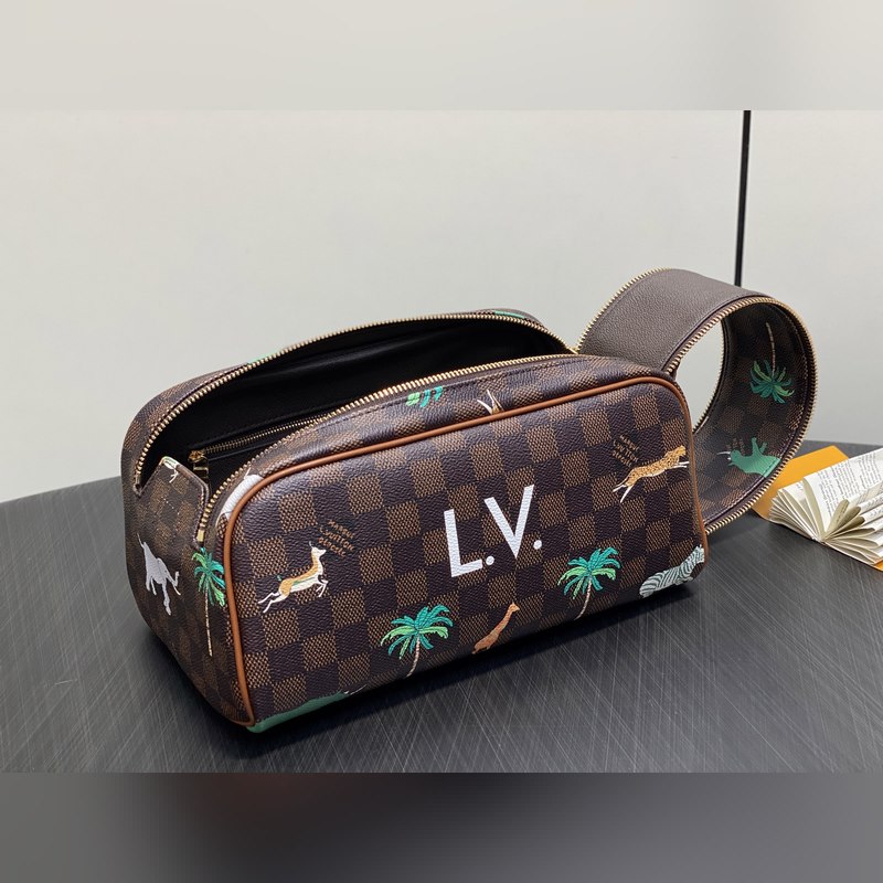 M44494啡格絲印 化妝包洗漱包 DOPP 盥洗包 路易威登標(biāo)志性的 Mono