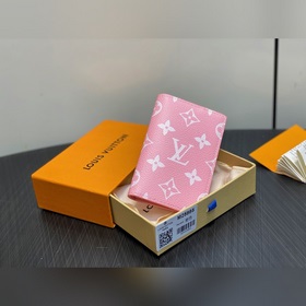 M25885粉色 卡包錢包 當(dāng)季新款 口袋錢夾 本款口袋錢夾出自 2026 Ta