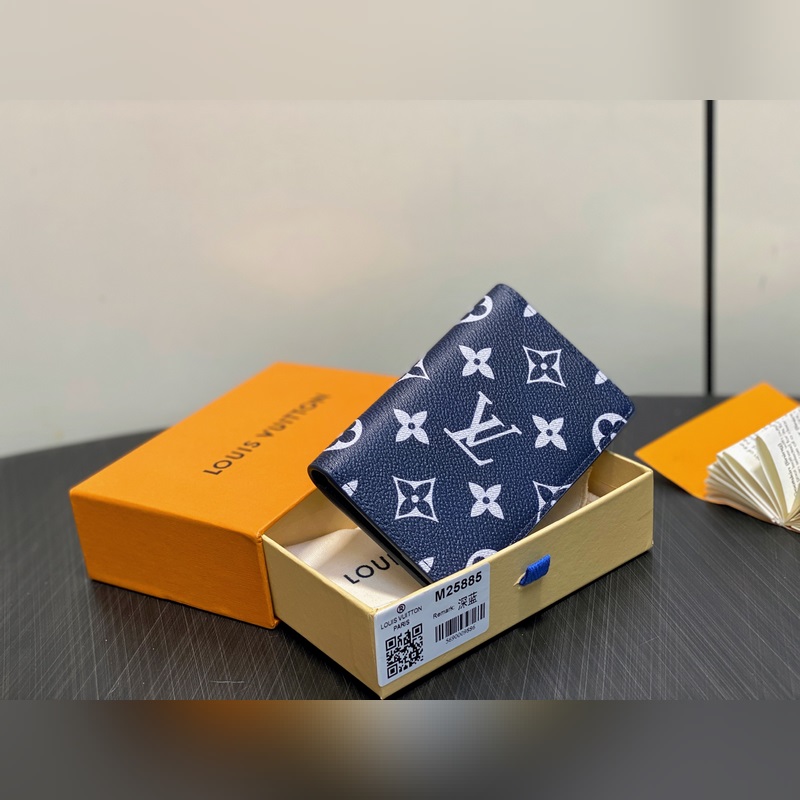 M25885深藍 卡包錢包 當季新款 口袋錢夾 本款口袋錢夾出自 2026 Ta