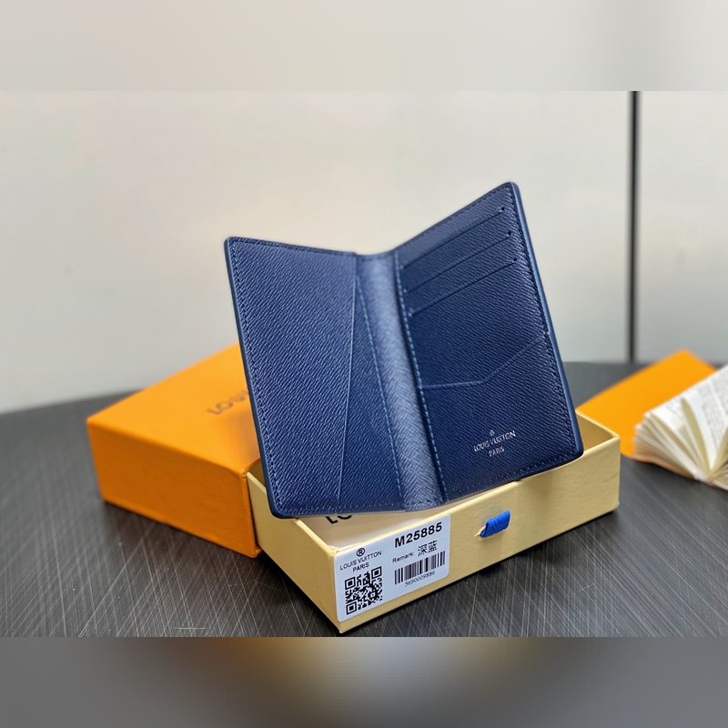 M25885深藍 卡包錢包 當季新款 口袋錢夾 本款口袋錢夾出自 2026 Ta