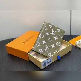 M26059軍綠 護(hù)照夾護(hù)照套 本款護(hù)照套為 Monogram Macassar