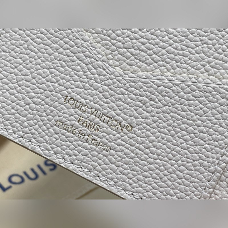 M25917米白 七夕限定幻彩全皮護照夾護照套 本款護照套為 Monogram