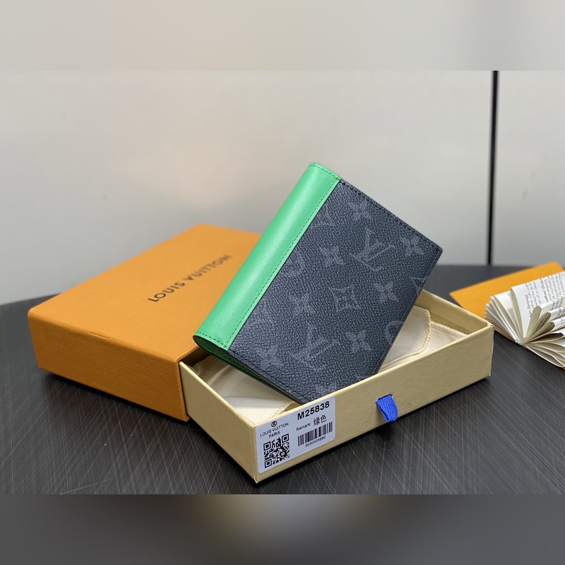 M25838黑花/綠色 護照夾護照套 當季新款 護照套 本款護照套為 Monog