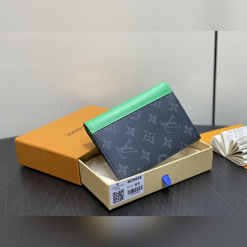 M25838黑花/綠色 護照夾護照套 當季新款 護照套 本款護照套為 Monog