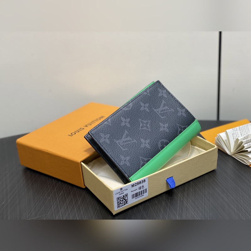 M25838黑花/綠色 護照夾護照套 當季新款 護照套 本款護照套為 Monog