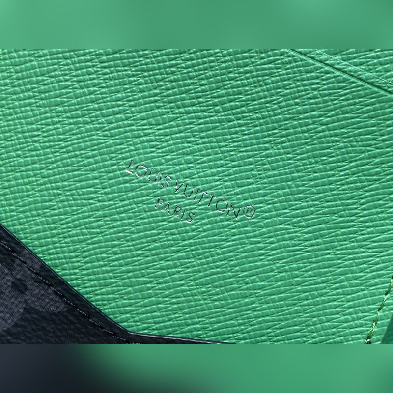 M25838黑花/綠色 護照夾護照套 當季新款 護照套 本款護照套為 Monog