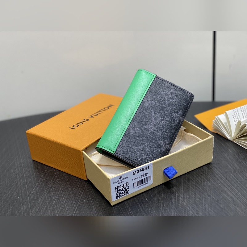 M25841黑花/綠色 卡包錢包 當季新款 口袋錢夾 本款口袋錢夾取材 Mono
