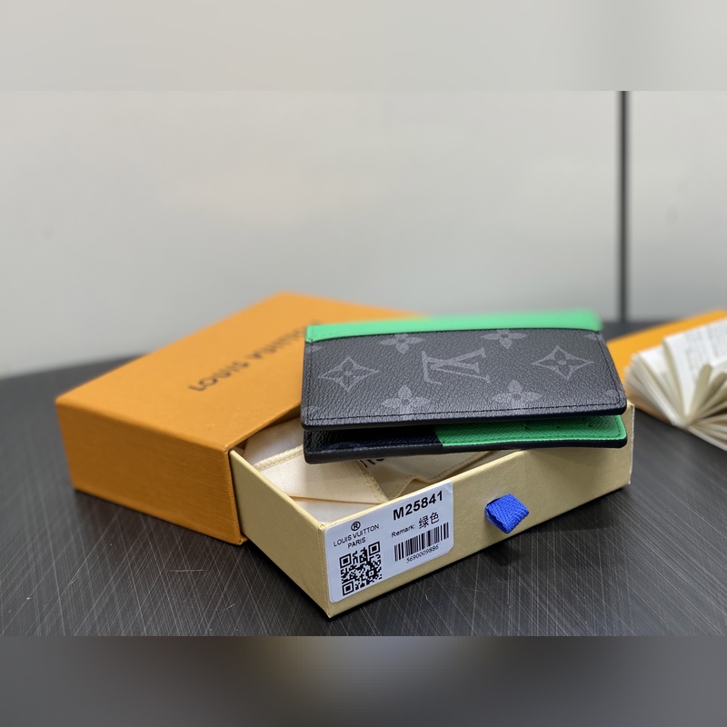 M25841黑花/綠色 卡包錢包 當季新款 口袋錢夾 本款口袋錢夾取材 Mono