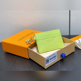 M13645綠色 全皮卡包錢包 LV Charms 名片夾 M13647粉色 M