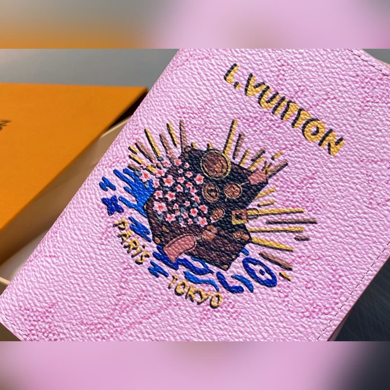 M25968粉色 印花護照夾護照套 EARLY ACCESS Lv nugo聯名