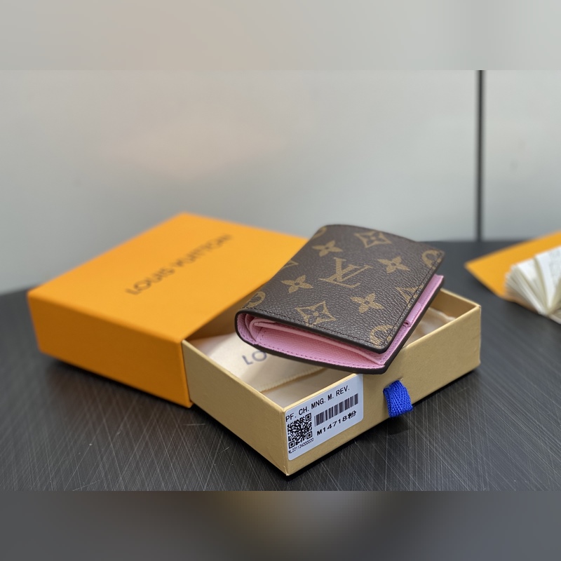 M14718粉色 兩折錢包 本款LV Charms 口袋錢夾 M14718粉 M