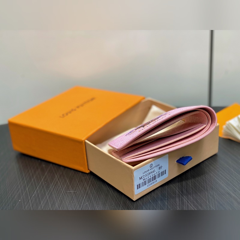 M25986粉色 印花短款西裝夾錢包 EARLY ACCESS Lv nigo聯