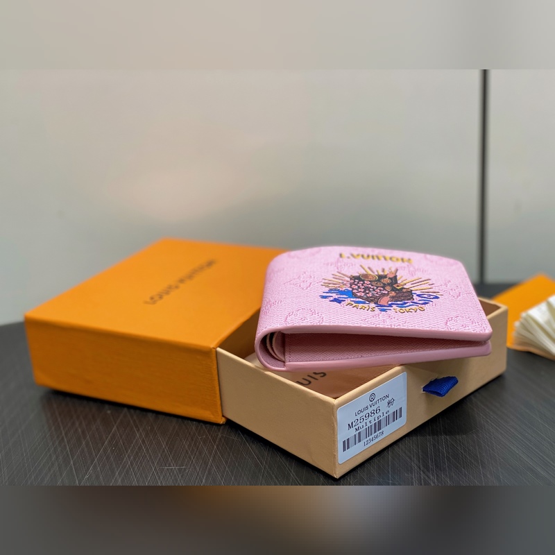 M25986粉色 印花短款西裝夾錢包 EARLY ACCESS Lv nigo聯