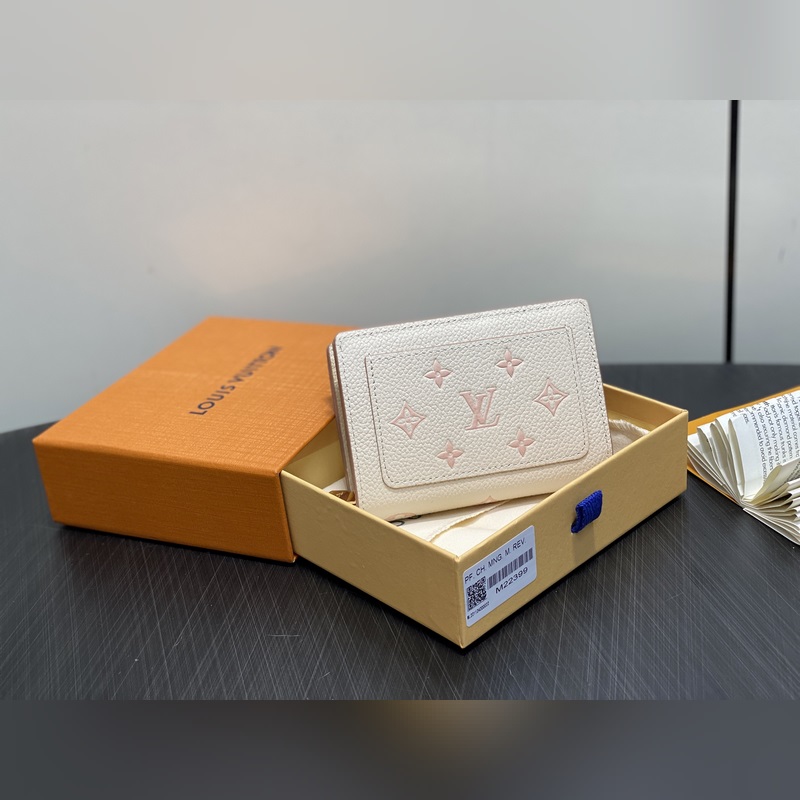 M22399奶油色 絲印全皮兩折錢包 Cléa 錢夾 本款 Cléa 錢夾取材