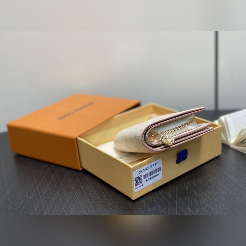 M22399奶油色 絲印全皮兩折錢包 Cléa 錢夾 本款 Cléa 錢夾取材