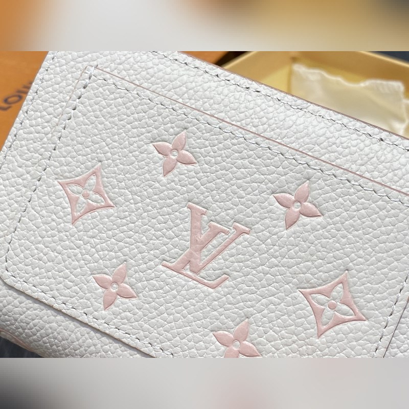 M22399奶油色 絲印全皮兩折錢包 Cléa 錢夾 本款 Cléa 錢夾取材