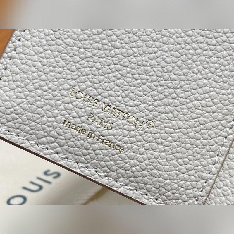 M22399奶油色 絲印全皮兩折錢包 Cléa 錢夾 本款 Cléa 錢夾取材