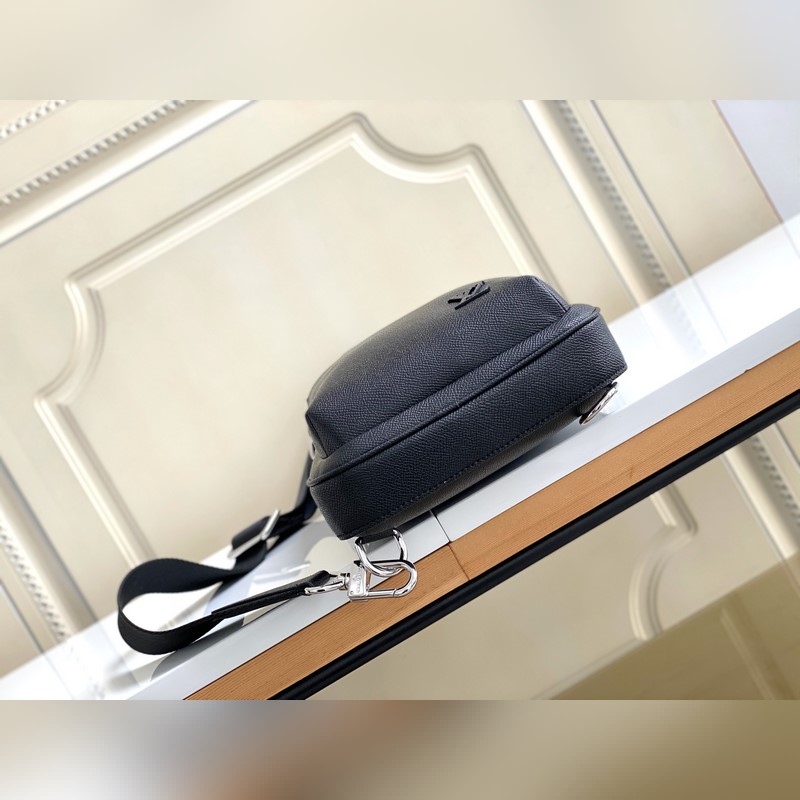 [海原外單 獨實家拍 30863黑十字紋]本款 Avenue 單肩包取材 Dam