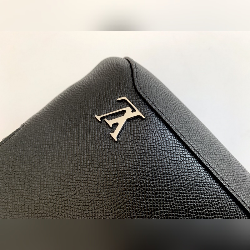 [海原外 單 獨實家 拍] M30443 Avenue 單肩包采用 Ta?ga