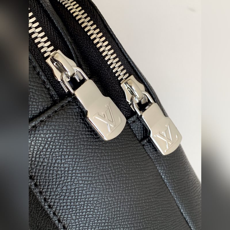 [海原外 單 獨實家 拍] M30443 Avenue 單肩包采用 Ta?ga