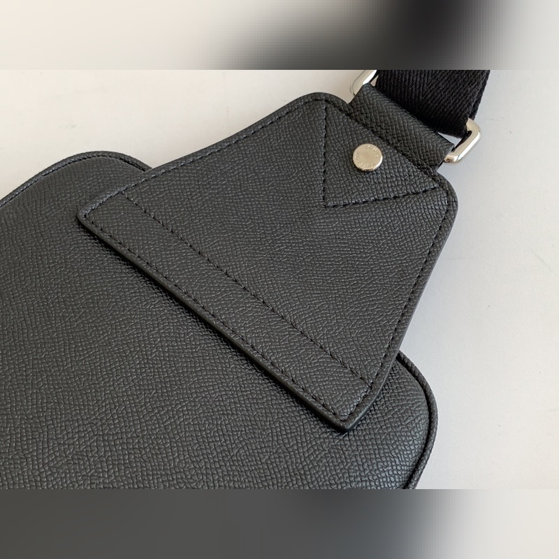 [海原外 單 獨實家 拍] M30443 Avenue 單肩包采用 Ta?ga