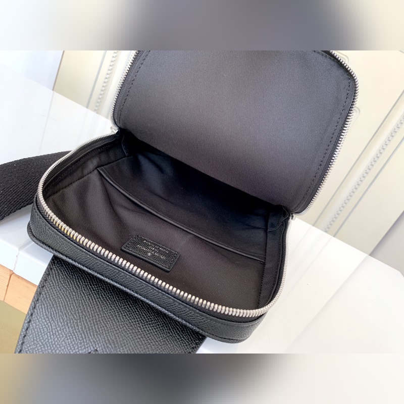 [海原外 單 獨實家 拍] M30443 Avenue 單肩包采用 Ta?ga