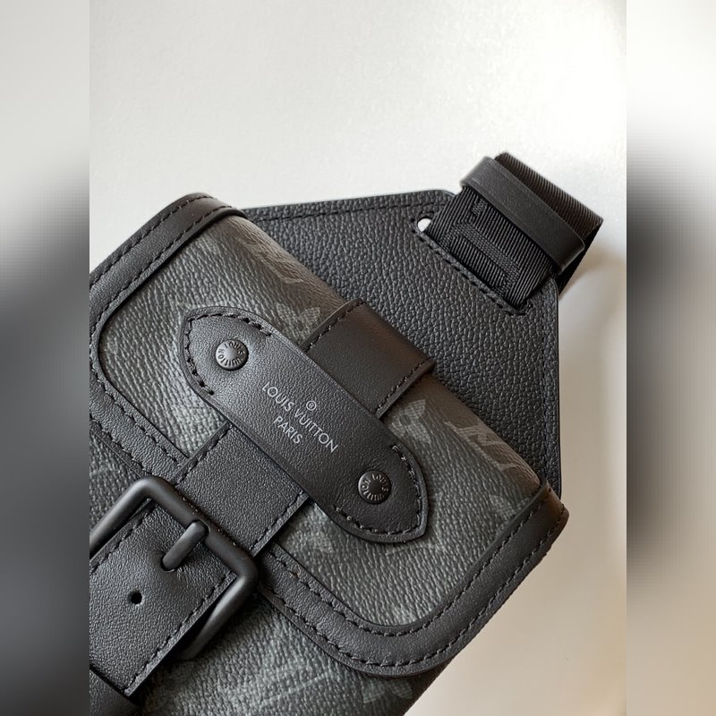 獨家實拍 頂級原單M45912SAUMUR單肩包 本款全新單肩包脫胎于 1986