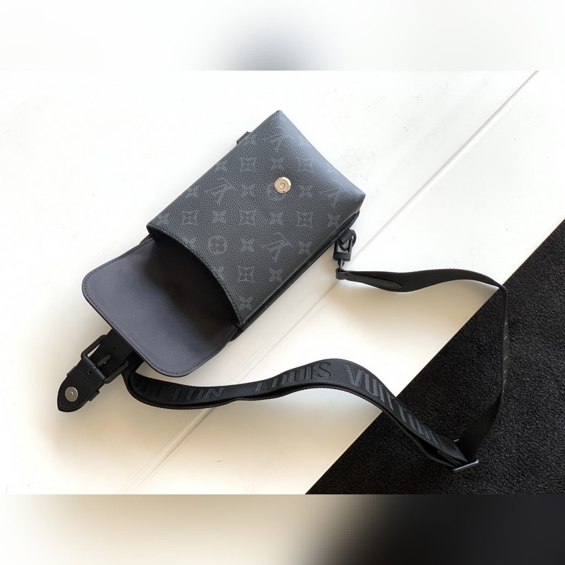 獨家實拍 頂級原單M45912SAUMUR單肩包 本款全新單肩包脫胎于 1986