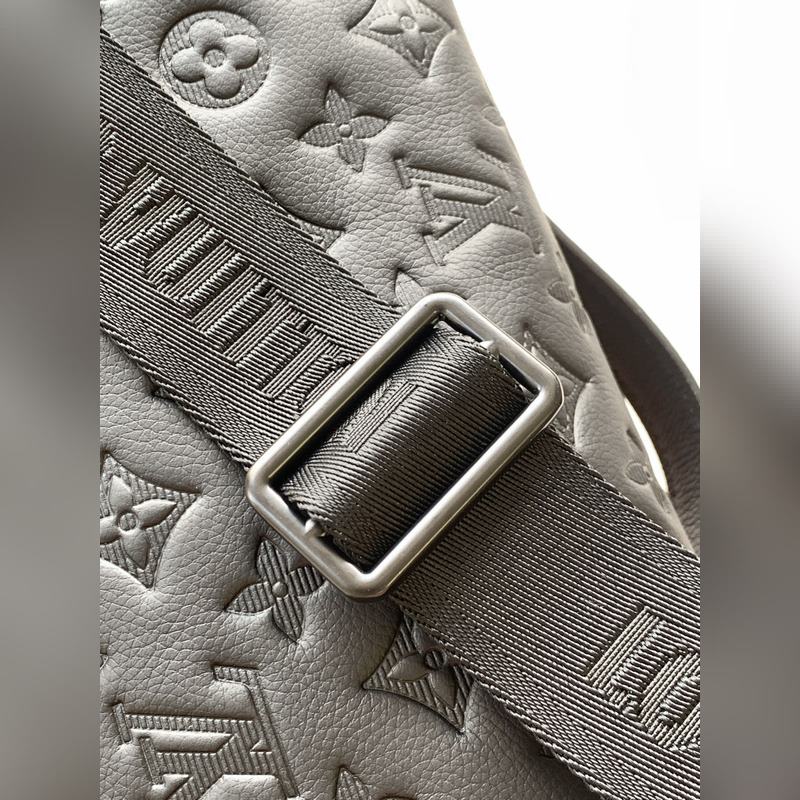 特級 163c01動態芯片 本款 Rush 腰包以 Monogram Shado