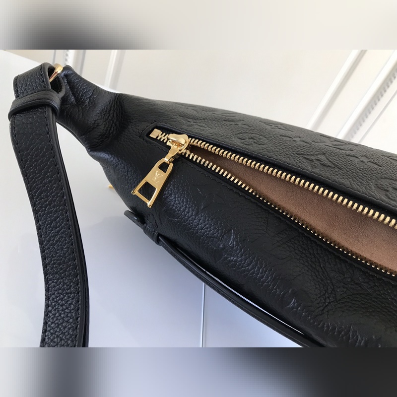 [海外原單 獨家實拍] M44836白色 M44812黑色全皮 BUMBAG 胸