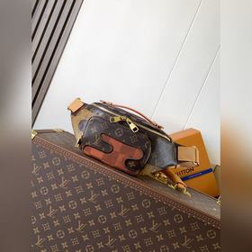 M15271 頂級(jí)原單 變碼芯片163C 本款Rush腰包為深邃Monogram