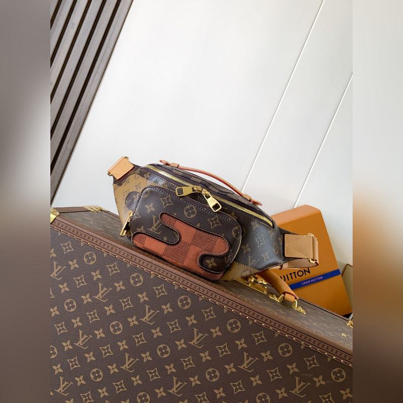 M15271 頂級原單 變碼芯片163C 本款Rush腰包為深邃Monogram