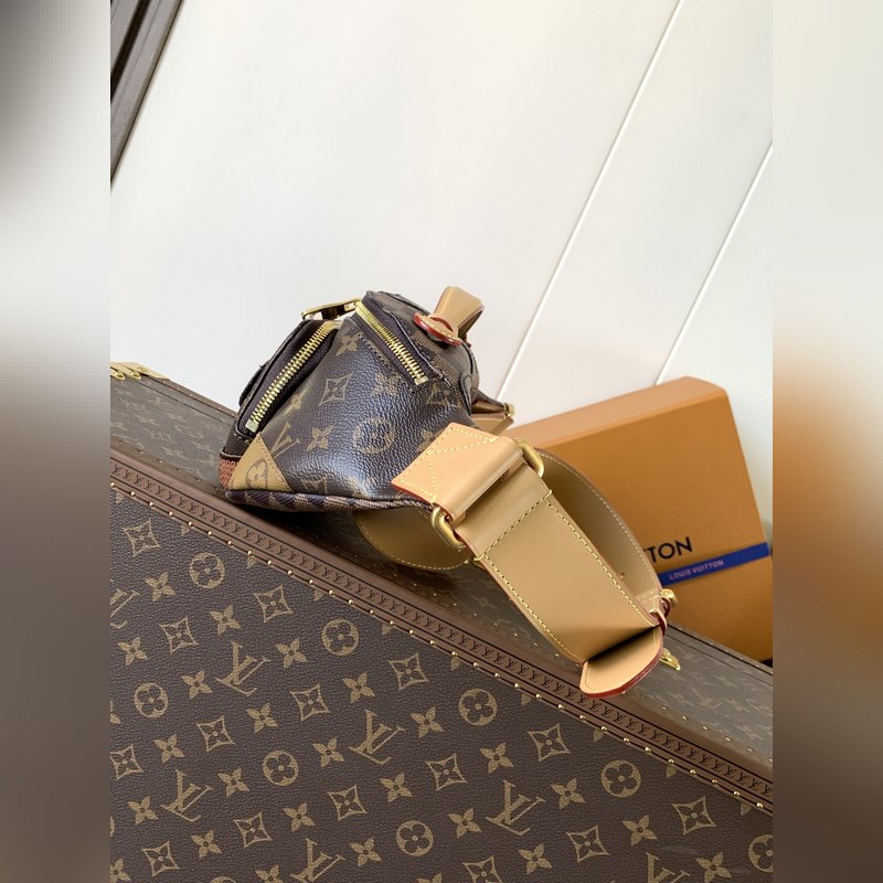 M15271 頂級原單 變碼芯片163C 本款Rush腰包為深邃Monogram