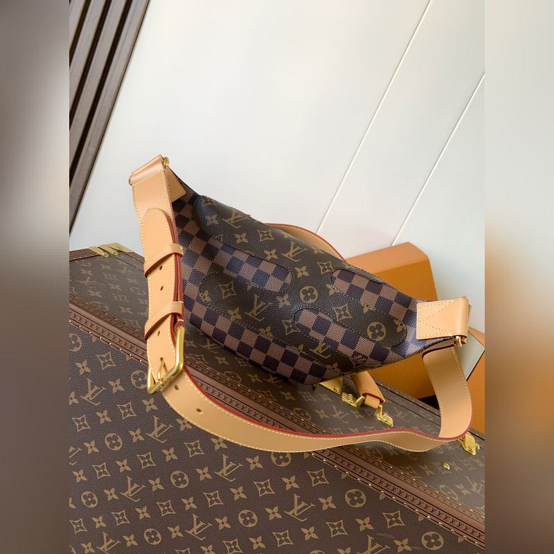 M15271 頂級原單 變碼芯片163C 本款Rush腰包為深邃Monogram