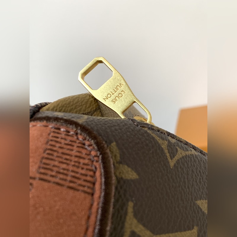 M15271 頂級原單 變碼芯片163C 本款Rush腰包為深邃Monogram