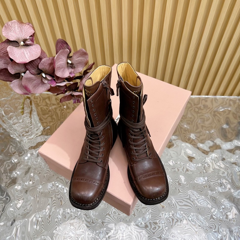 高版本 MiuMiu 24走秀款複古機 甜美複古機車風 太太好看太美了 系帶和