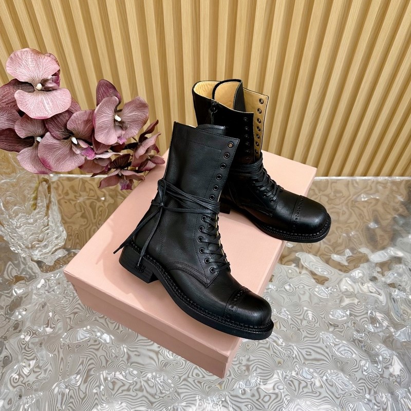 高版本 MiuMiu 24走秀款複古機車靴 -------- 甜美複古機車風(fēng) 太