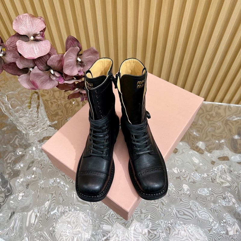 高版本 MiuMiu 24走秀款複古機車靴 -------- 甜美複古機車風(fēng) 太