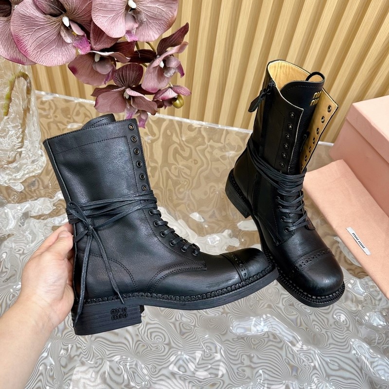 高版本 MiuMiu 24走秀款複古機車靴 -------- 甜美複古機車風(fēng) 太