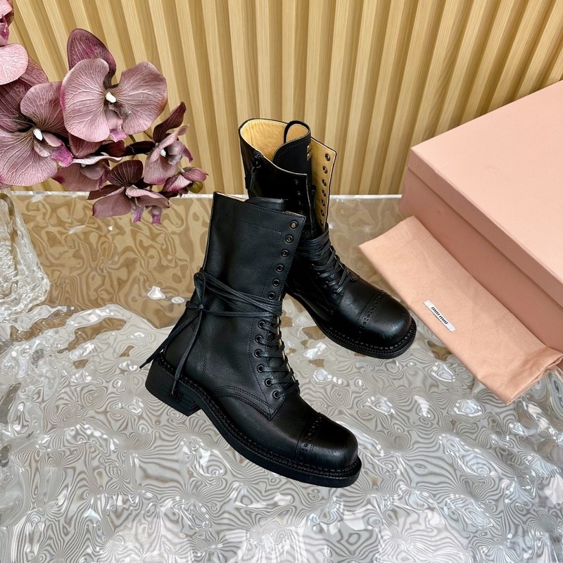 高版本 MiuMiu 24走秀款複古機車靴 -------- 甜美複古機車風(fēng) 太