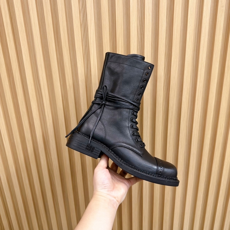 高版本 MiuMiu 24走秀款複古機車靴 -------- 甜美複古機車風(fēng) 太