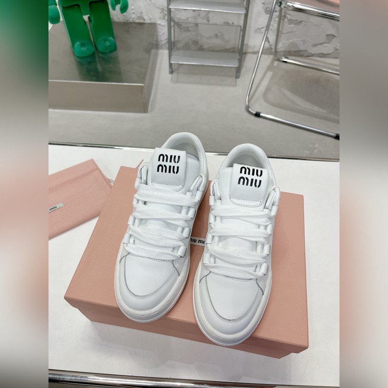 繆繆miumiu2026新款 火爆款髒髒鞋 小白鞋 主推款 複古做舊時(shí)尚 簡(jiǎn)約高