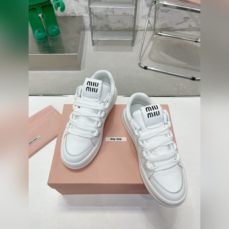 繆繆miumiu2026新款 火爆款髒髒鞋 小白鞋 主推款 複古做舊時(shí)尚 簡(jiǎn)約高
