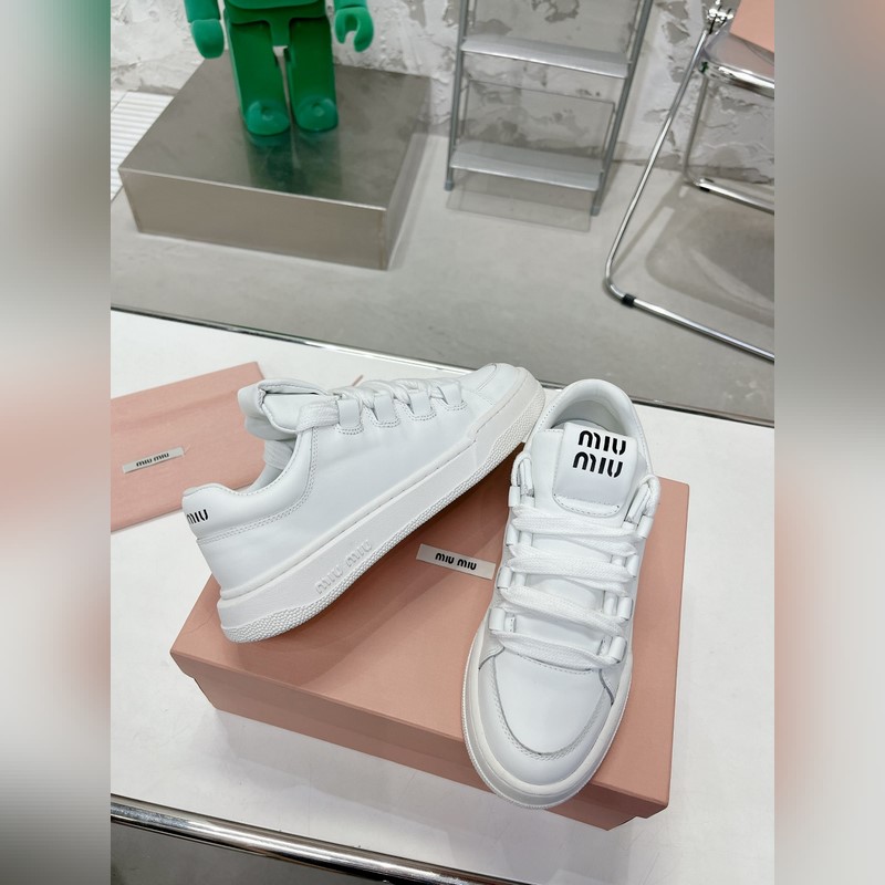 繆繆miumiu2026新款 火爆款髒髒鞋 小白鞋 主推款 複古做舊時(shí)尚 簡(jiǎn)約高