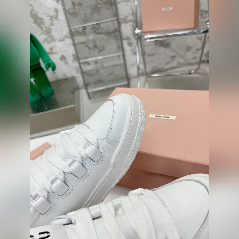 繆繆miumiu2026新款 火爆款髒髒鞋 小白鞋 主推款 複古做舊時(shí)尚 簡(jiǎn)約高