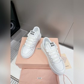 繆繆miumiu2026新款 火爆款髒髒鞋 小白鞋 今年主推款 複古做舊時尚 簡